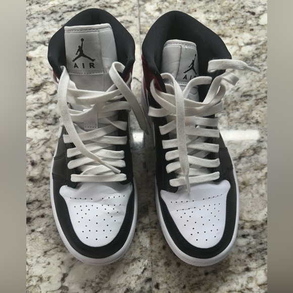 Air Jordan 1 Mid Black White Noble Red
BQ6472 016 Women's size 7.5 EUC - Picture 11 of 13